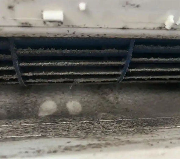 荣昌空调吹的风有股烧焦味是怎么回事